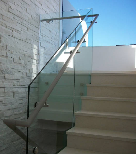 Akoy Glass and Steel Railing