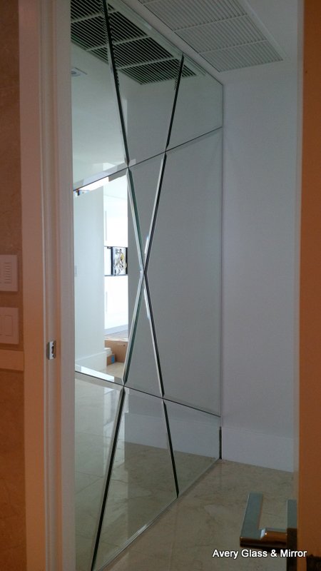 Geometric beveled mirror
