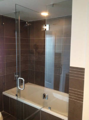 Frameless Glass Tub Enclosure