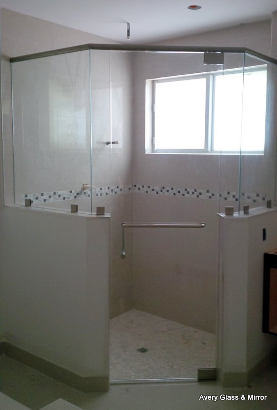 Neo-angle shower enclosure